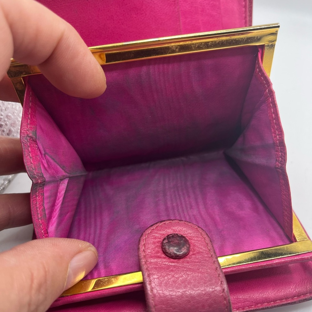 Chanel Pink Caviar Leather Wallet with Iconic CC Logo - Picture 7 of 9